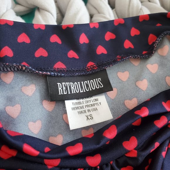 Retro Heart-Print Bombshell Dress - Picture 4 of 7